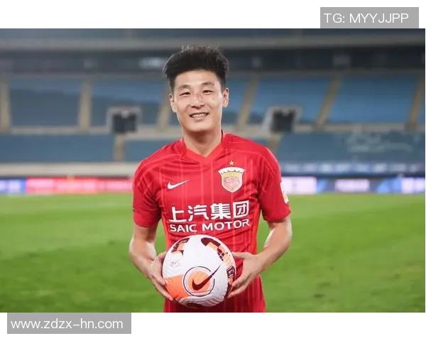 武磊赛场爆发小插曲，裁判如何处理？