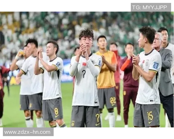 国足失利后球迷情绪崩溃，社交平台炸锅
