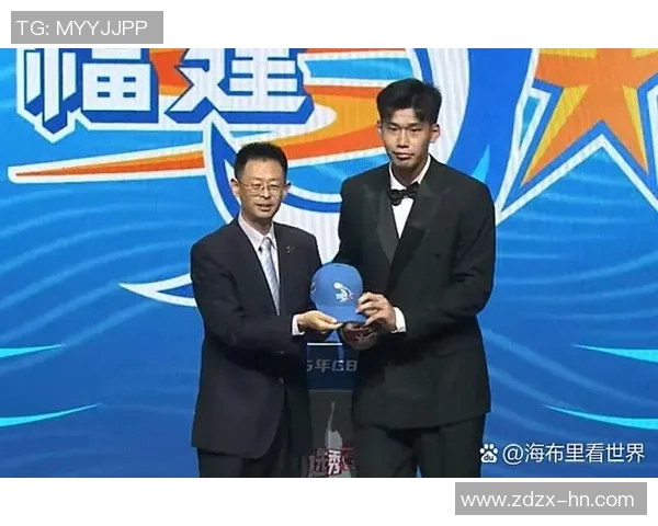 CBA选秀大会落幕黑马球员意外被状元签选中引发全场震惊